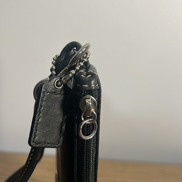 Coach, black leather wristlet - Picture 11 of 16